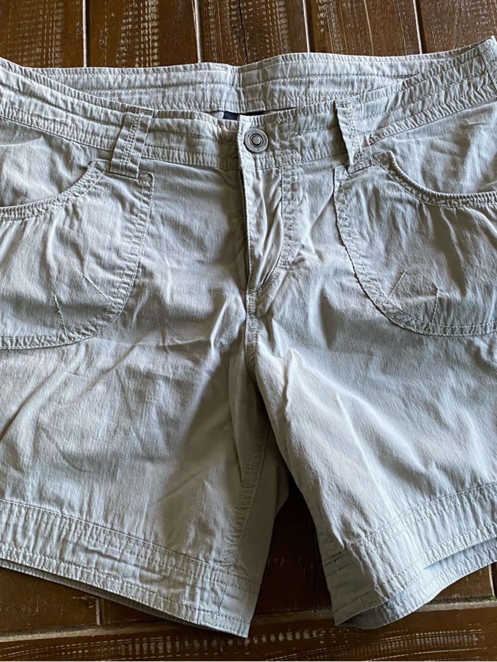 Kuhl free range khaki shorts size 8 medium